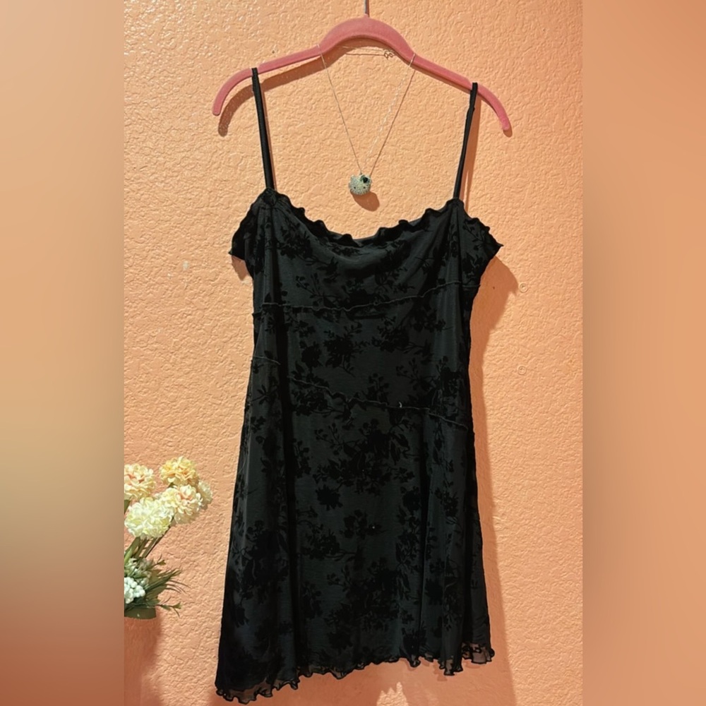 FLORAL LACE MINI DRESS